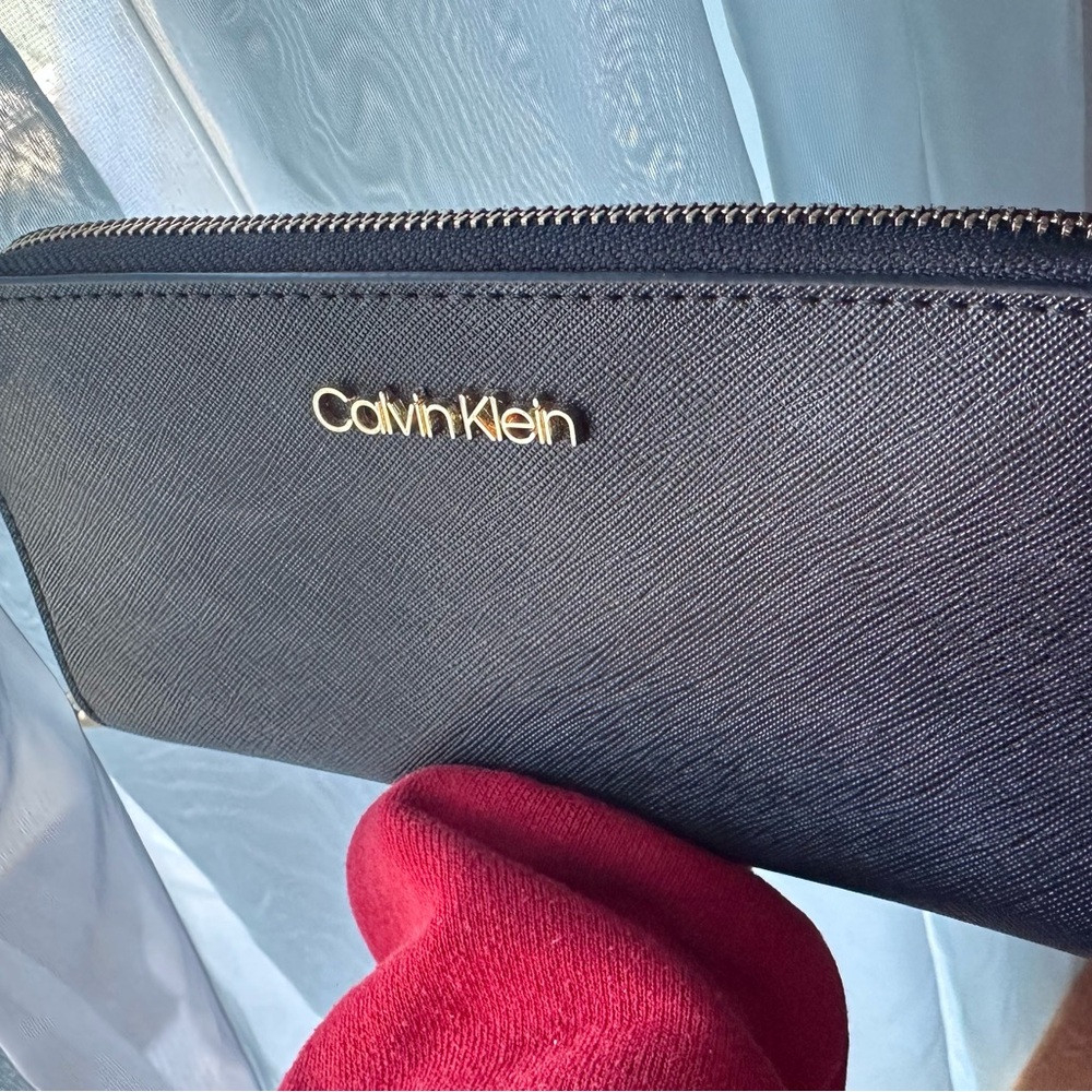 Calvin Klein New wristlet wallet black zip around